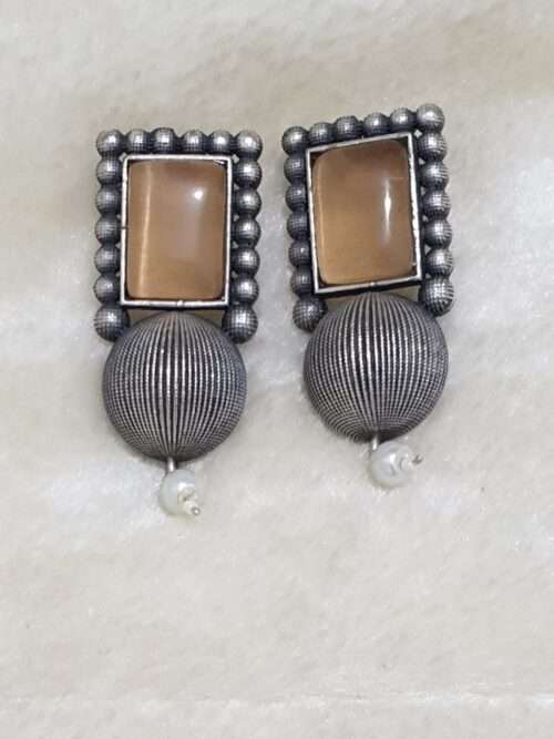 beige earrings